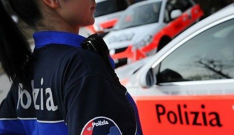 Risultati immagini per polizia svizzera