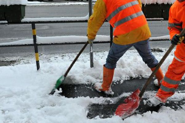 lavoro spalatori di neve