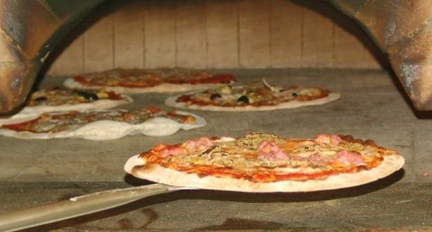 aiuto pizzaiolo e aiuto cucina