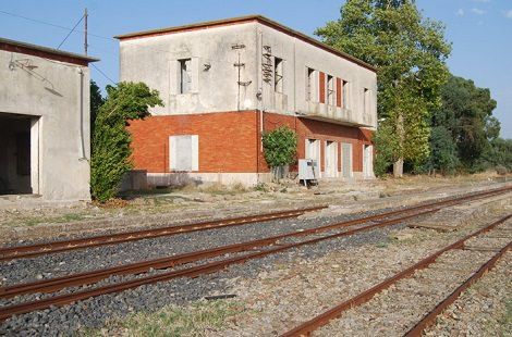 stazione treni abbandonata