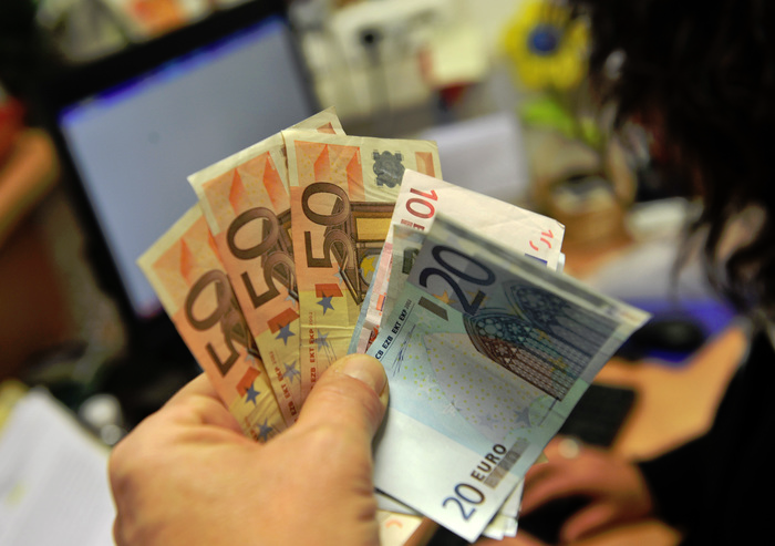 Arriva Il Bonus Di 1200 Euro Al Mese Per Chi Assiste Un Familiare arriva-il-bonus-di-1200-euro-al-mese-per-chi-assiste-un-familiare