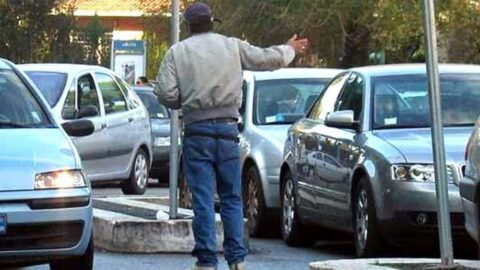 parcheggiatore abusivo napoli