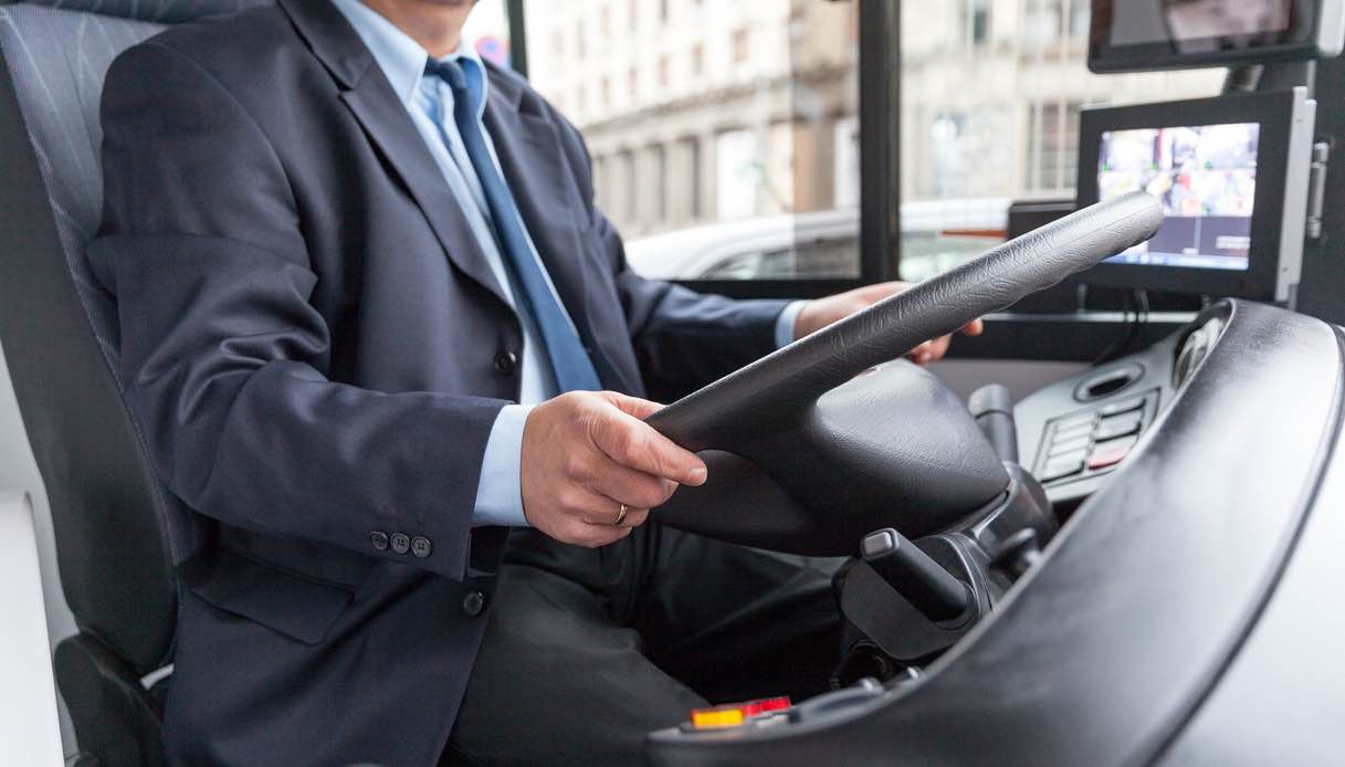 autista autobus cosa fa lavoro stipendio